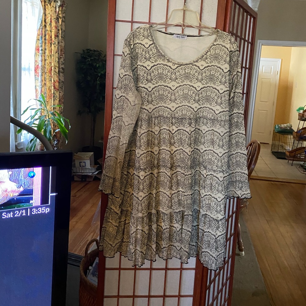 Dress ten/black, sheer lining, cozy.